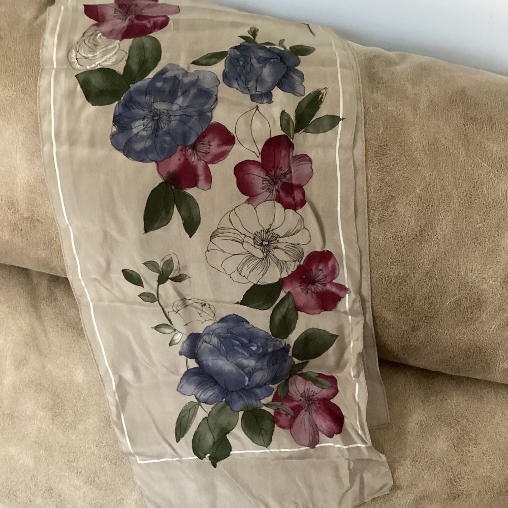 Oscar de la Renta Silk floral pink blue scarf Taylor